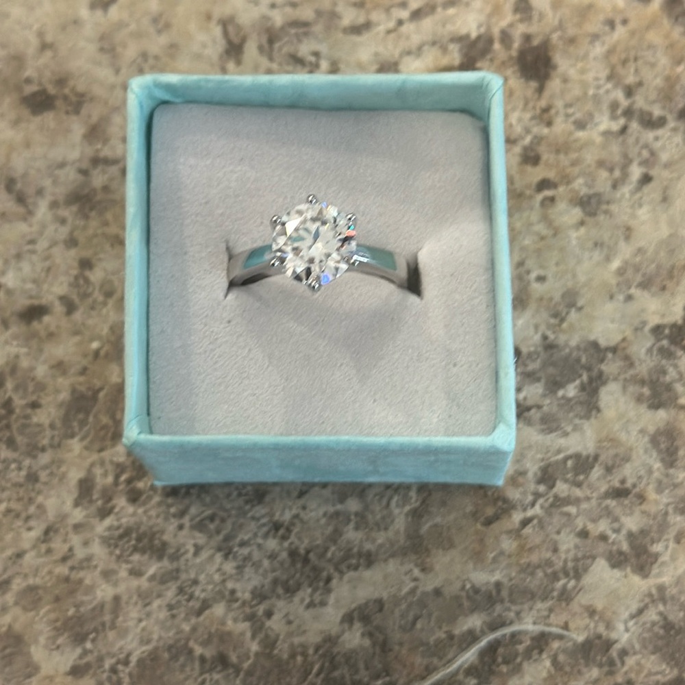 Certified Moissanite 2 Ct ring. 925 sterling silver